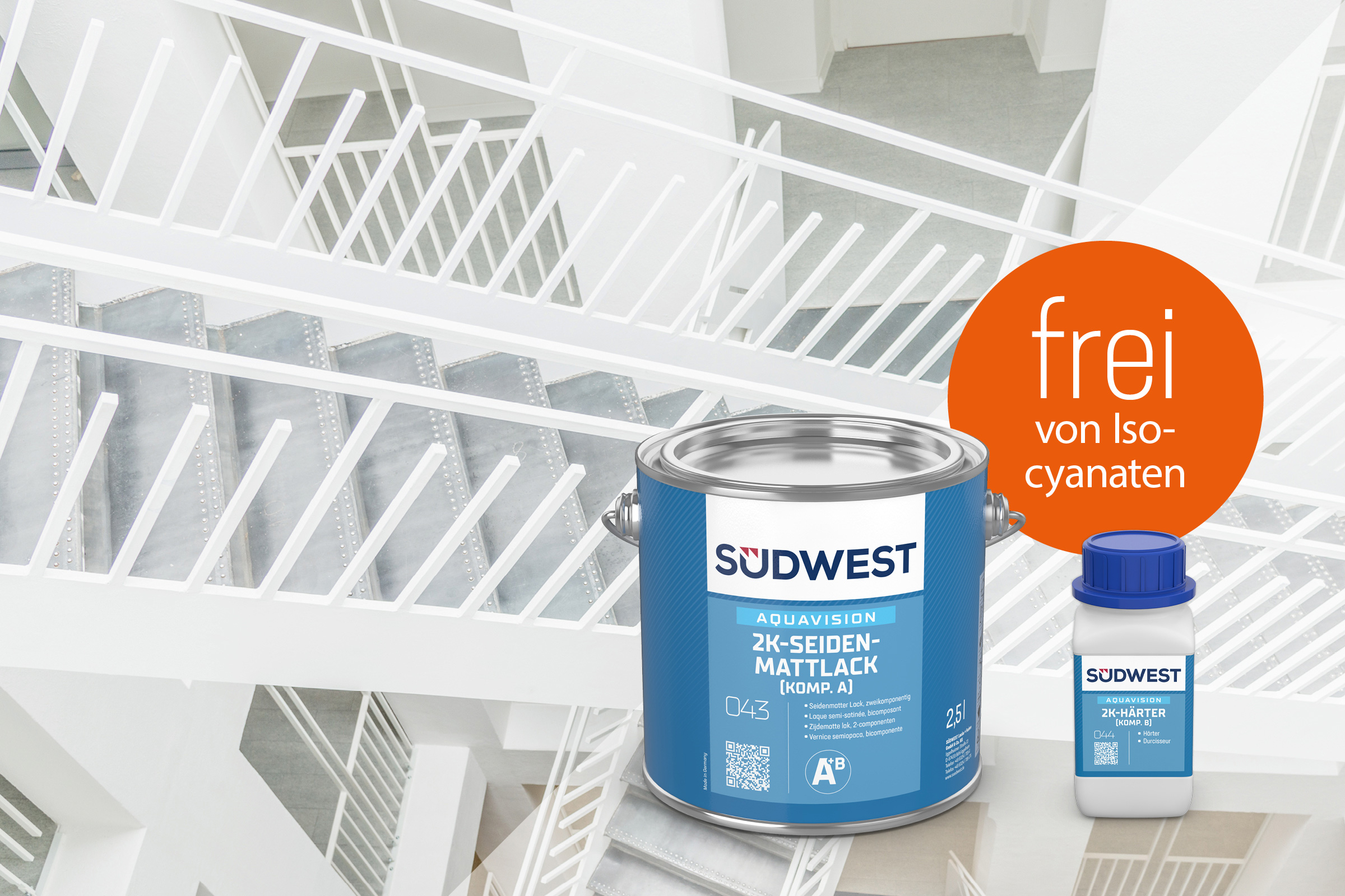 verwinkeltes Treppenhaus mit weißen Geländern und Gebindeabbildung AquaVision 2K-Seidenmattlack