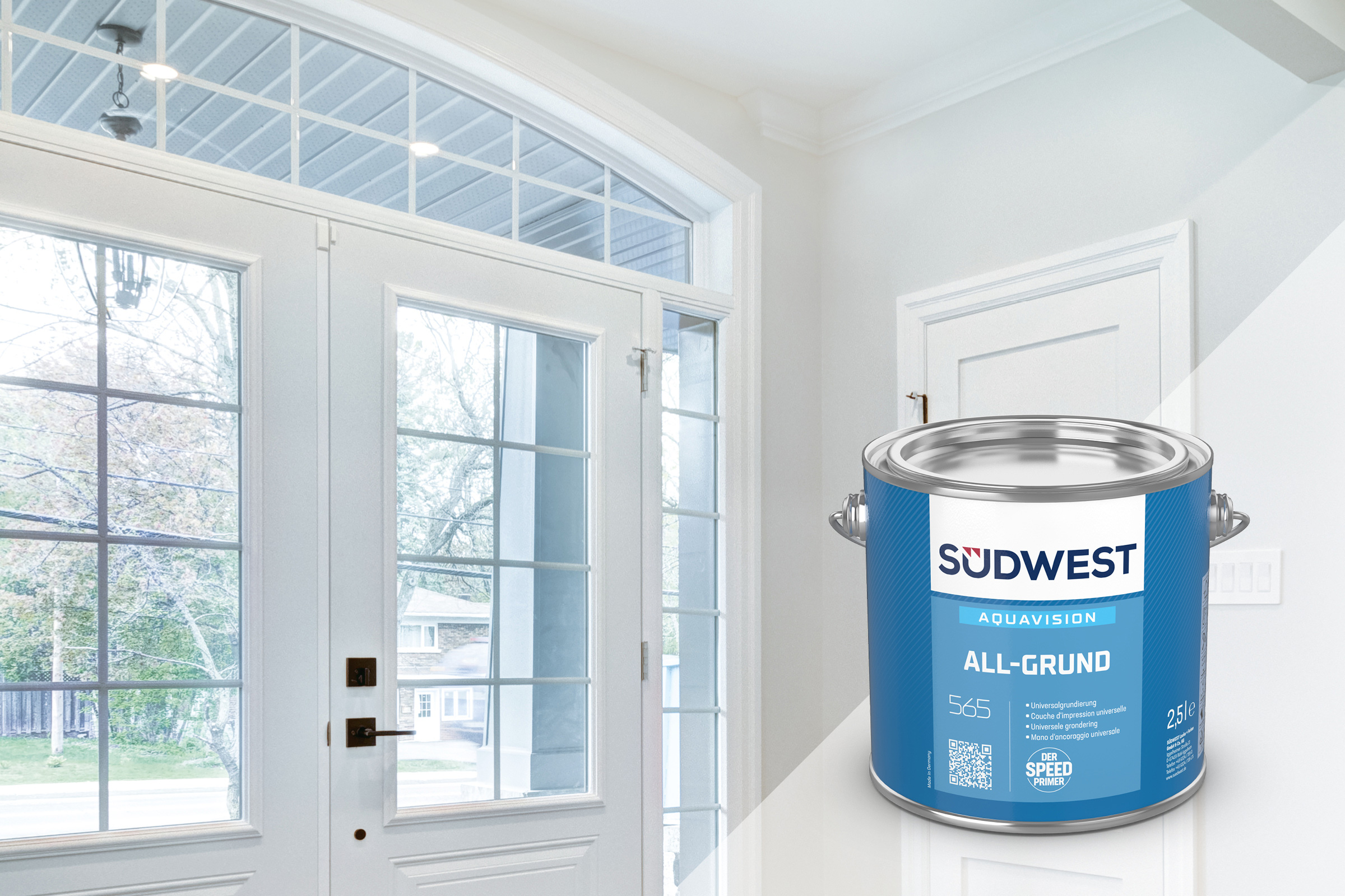 Bright entrance area with white doors and bundle pattern SÜDWEST AquaVision All-Grund