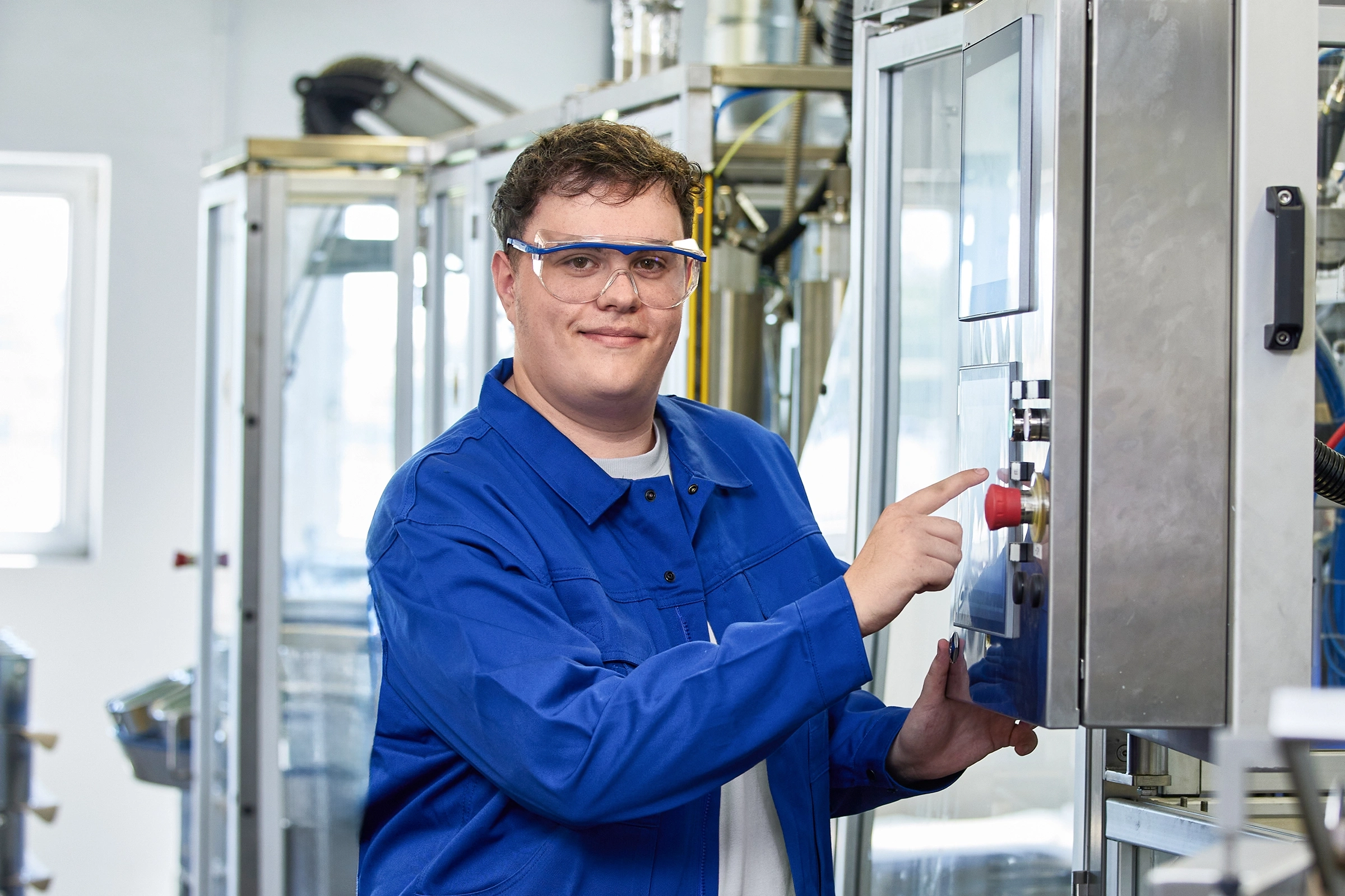 Machine and plant operator setting up the machine in production 