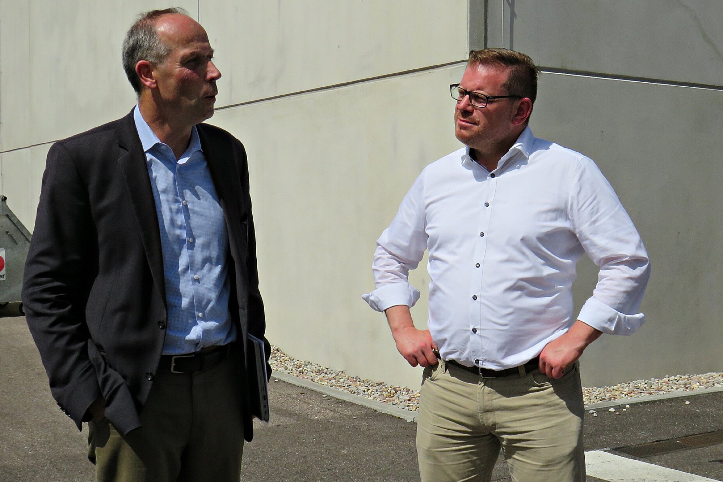 Christian Schreider (SPD) member of the German parliament and Hands-Jörg von Rhade Managing director SÜDWEST