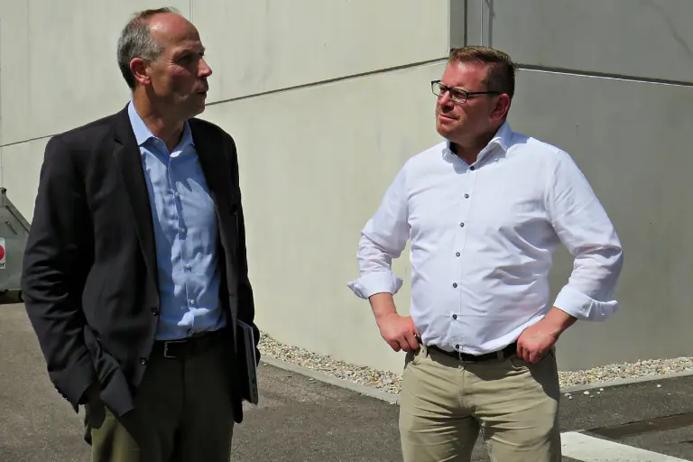 Christian Schreider (SPD) member of the German parliament and Hands-Jörg von Rhade Managing director SÜDWEST