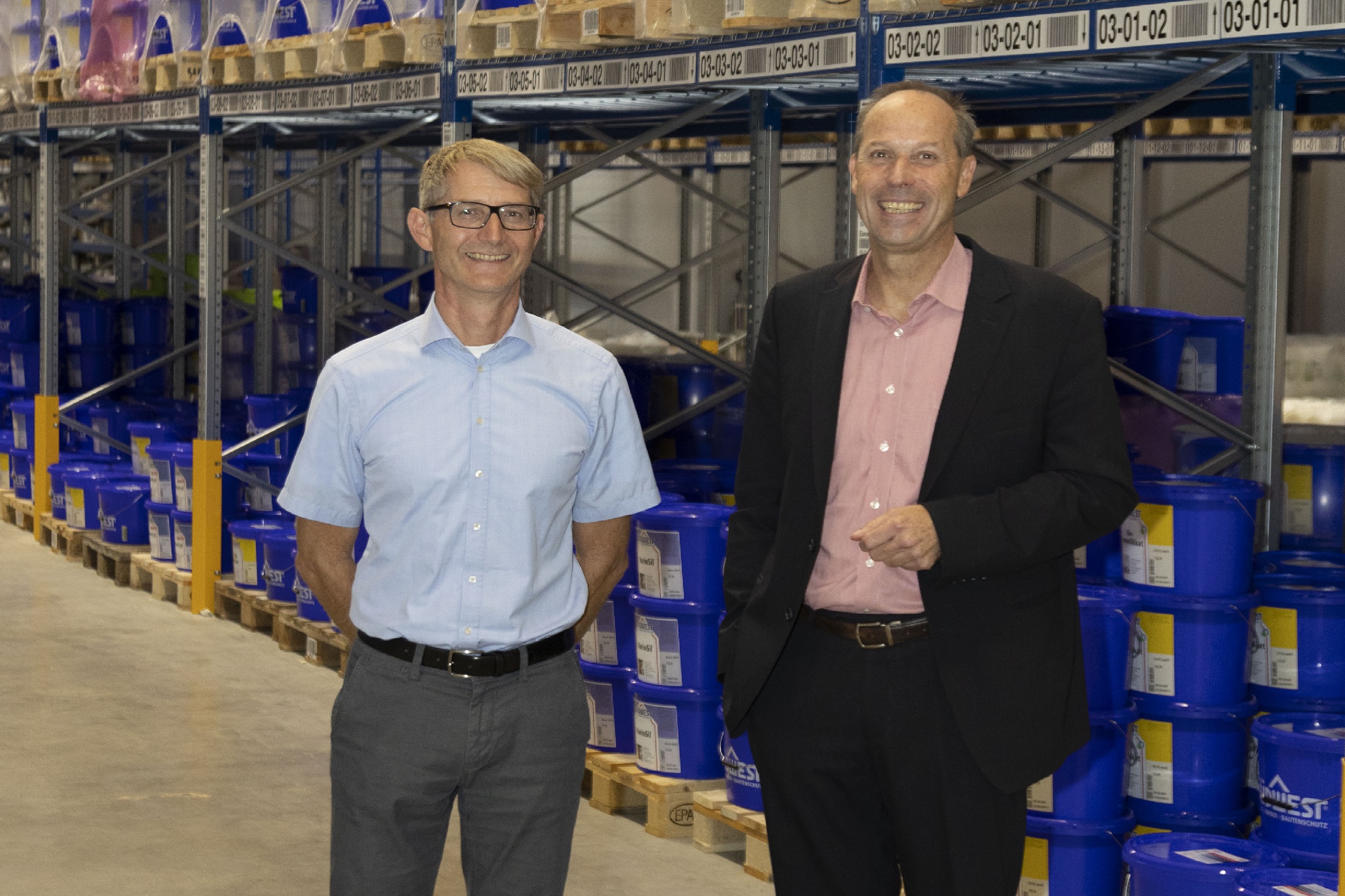 Operations Manager Ingo Rauh and Managing Director Hans-Jörg v. Rhade in the new warehouse of SÜDWES